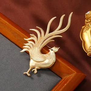 Vintage golden rooster brooch pin for men's suit jacket accessory decoration