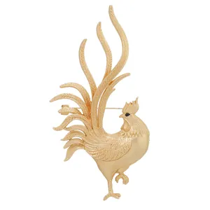 Elegant golden rooster brooch, creative zodiac animal pin for suit lapel accessory