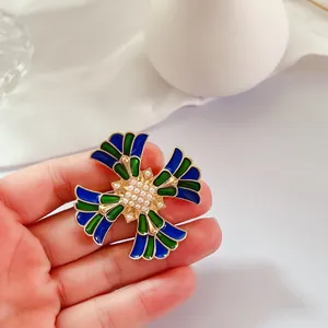 Broche émaillée de style cour française vintage avec perles et alliage doré élégant
