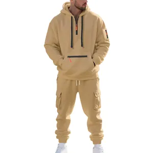 Completo da uomo con felpa cargo e pantaloni jogger in pile pesante color kaki