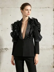 Sexy schwarzer Blazer für Damen mit dramatischen 3D-Rüschenärmeln und V-Ausschnitt