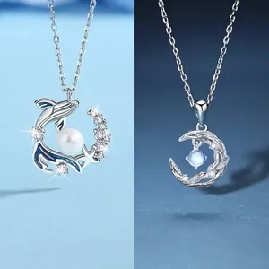Elegante zilveren kettingen met dolfijn parel en halve maan ontwerpen, cadeau