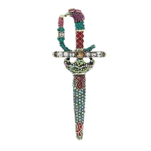 Broche de espada vintage estilo palacio con pedrería de lujo multicolor y cristales