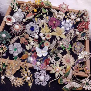 Vintage Luxueus Legering Strass Brosche Pin Voor Vrouwen Elegant Dier Vlinder Kristal Pak Speld Banket Mode Sieraden