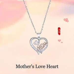 Elegante zilveren hartketting met MOM-hanger en fonkelend kristal in hartvorm