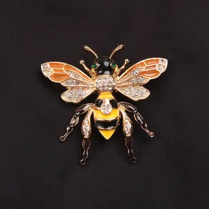 Elegante honingbij broche met fonkelende steentjes en kleurrijke emaille details