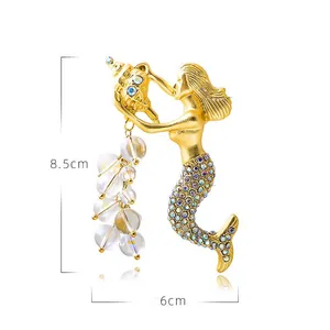 Broche sirène dorée de luxe avec queue en strass et perles transparentes, 8,5x6cm