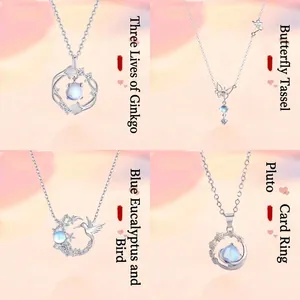 Set van 4 elegante zilveren kettingen met maansteen ginkgo, vlinder, vogel en planeet