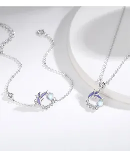 Elegantes Silberschmuck-Set mit violettem Blattdesign und Mondstein-Details