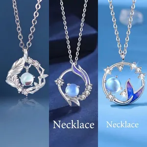 Elegante zilveren ketting met blauwe maansteen en een hanger met zeemeerminstaart