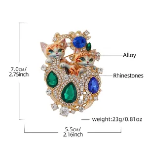 Elegant vintage gold alloy twin cat brooch with colorful gems and rhinestones