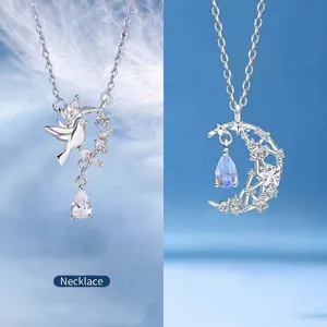 Colliers minimalistes en argent avec pendentifs colombe et croissant de lune.