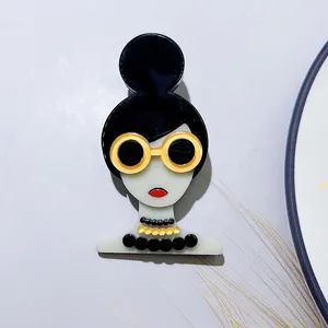 Broche en Acrylique de Fille de Lunettes de Soleil de Dessin Animé Mode Pop Art Style Bun Hair Girl Pin Badge pour Femmes Décoration de Bijoux de Robe