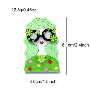 Vue détaillée d'une jolie broche de fille en acrylique avec mesures de taille et poids
