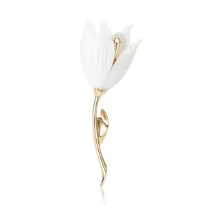 Elegante witte emaille tulpenbroche met goudkleurige legering steel voor damesjassen