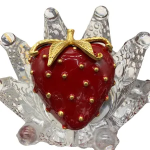 Broche de fresa de esmalte rojo vintage con hojas doradas para trajes