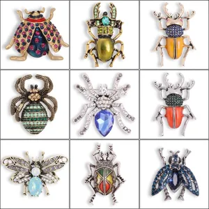 Vintage Strass Insect Broches Veelkleurige Legering Kristal Spin Spin Bij Kever Vlinder Reversspelden Voor Vrouwen Mannen Sieraden