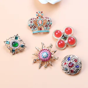 Baroque Vintage Palace Alloy Brooch Pin with Artificial Pearl and Rhinestone Palace Style Crown Cross Corsage For Unisex