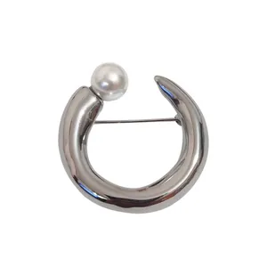 Elegant minimalist metallic C-shaped brooch with a pearl for suit clothing accessories