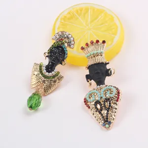 Rétro Exotique Chef Broche Pour Femmes Alliage Strass Perle Artificielle Gland Figure Africaine Broche Émail Corsage Pin Bijoux