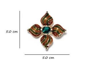 Vintage barokke kruisbroche met groene steen en kleurrijk emaille, 5,0 cm detail