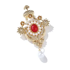 Spilla corona barocca vintage con pietra rossa e perla a goccia