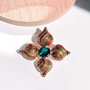 Vintage Barokke Kruis Broche Voor Dames Exotische Hofstijl Emaille Groene Strass Speld Retro Paleis Mantel Jurk Accessoires