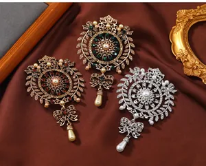 Spille vintage stile barocco con fiocchi, fiori e eleganti perle pendenti di lusso