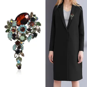Vintage rhinestone floral brooch pin jewelry for elegant coat fashion accessories