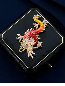 Vintage Brosche im chinesischen Drachen-Stil mit Strasssteinen und rotem Emaille