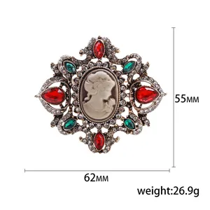 Broche de camafeo vintage estilo palacio con diamantes rojos y verdes, mide 55x62mm