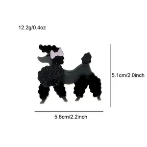Détails de taille et poids de cette broche caniche noir en acrylique, 5,6 cm x 5,1 cm.