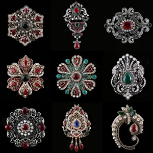 Broche en Cristal Rétro de Palais Baroque en Alliage Incrusté de Strass Badge Pin de Revers pour Hommes Femmes Bijoux Broches de Luxe Vintage