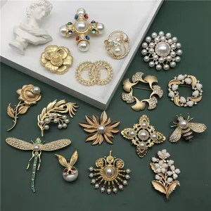 Vintage Baroque Palace Cross Flower Brooch For Women Zinc Alloy Artificial Pearl Rhinestone Elegant Banquet Jewelry Pin