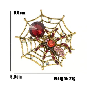 Detailansicht einer Vintage-Spinne-Brosche mit roten Strasssteinen und 5cm Maßen