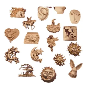 Kollektion von Vintage Gold-Barock-Relief-Broschen mit Sonnen- und Mondmotiven