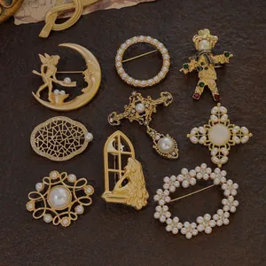 Baroque Vintage Gold Brooch Pin For Women Palace Style Artificial Pearl Rhinestone Cross Angel Metal Badge Jewelry