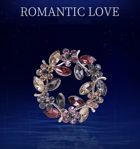 Elegante spilla a ghirlanda di fiori in cristallo barocco perfetta per matrimoni di lusso