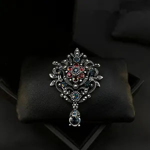 Vintage Palace Style Crown Brooch For Women Men Elegant Rhinestone Inlaid Badge Pin Accessories For Suit Banquet Jewelry