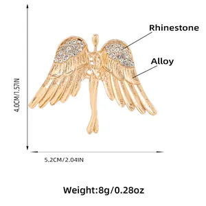 Vista detallada de un broche de ángel dorado que muestra dimensiones y materiales.