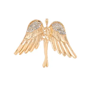 Vista detallada de un broche de ángel de aleación de oro vintage con cristales brillantes