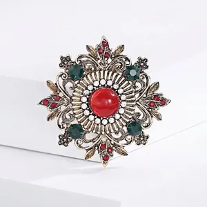 Vintage Baroque Palace Style Alloy Rhinestone Brooch Pin Antique Gold Red Green Crystal Luxury Flower Brooch Coat Accessory