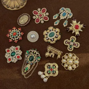 Spille a Croce Vintage Barocche Per Uomo Donna Oro Antico Lega Strass Perla Artificiale Cameo Rilievo Spille Moda Accessori Per Completo