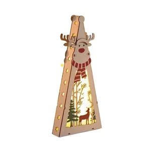 Luce notturna artigianale ad albero di Natale in legno con intaglio a forma di renna