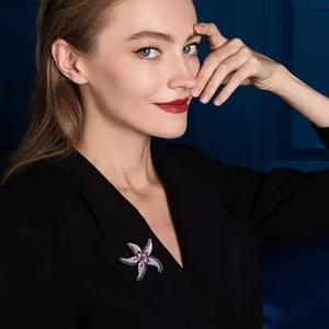 Eleganter luxuriöser Seestern-Brosche mit lila Kristallen für Damen auf Blazer