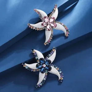 Elegante Seestern-Brosche mit rosa und blauen Kristallen für Luxusmode