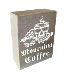 Amerikaanse vintage houten box met 'Mourning Coffee' doodskop decoratie bord