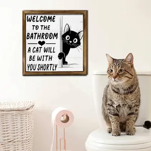 Grappig houten badkamerbord met zwarte kat illustratie en welkomsttekst