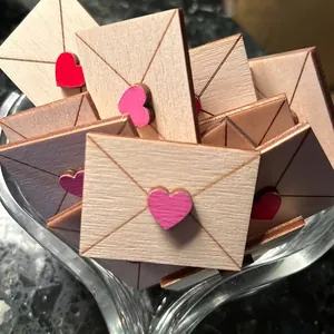 Carteles de sobres de madera con corazón para decoración de bandejas de San Valentín
