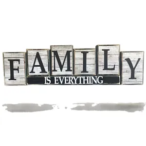 Rustikales Holzschild FAMILY IS EVERYTHING für Tisch- oder Kamindekoration im Landhausstil